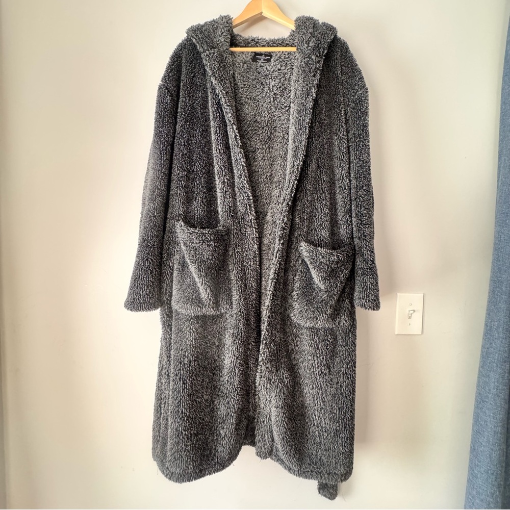 Fuzzy Robe - Picture 5 of 11